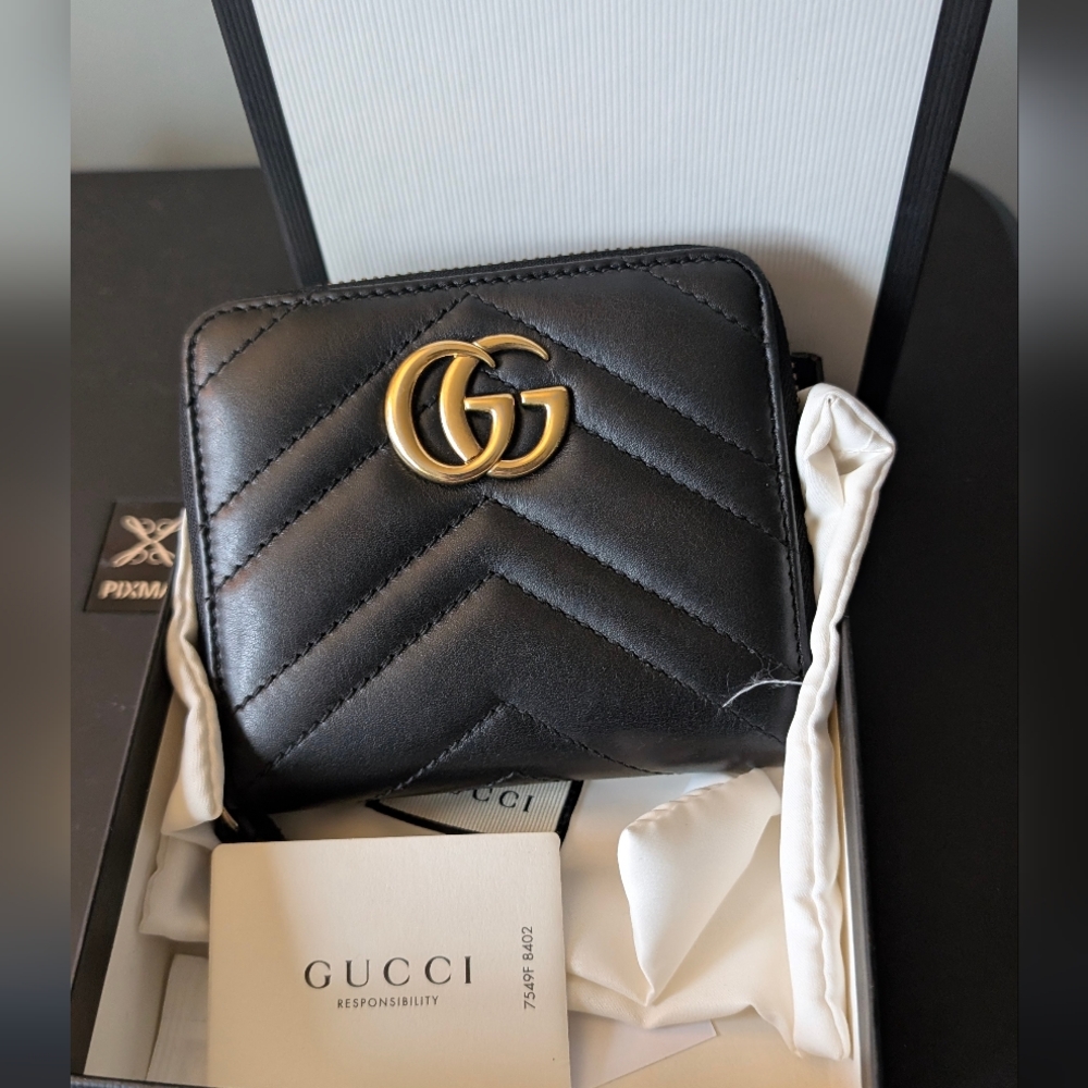 🚨 SOLD 🚨 Gucci Black Quilted Leather compact Wallet